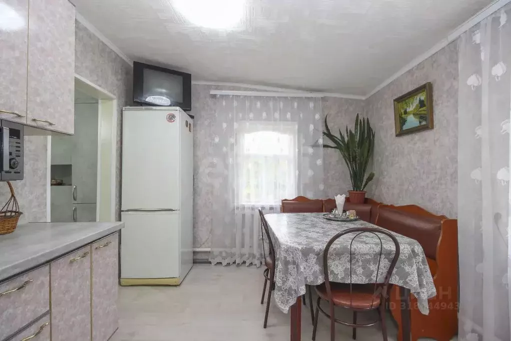 Дом в Омская область, Азовский Немецкий Национальный район, с. ... - Фото 1