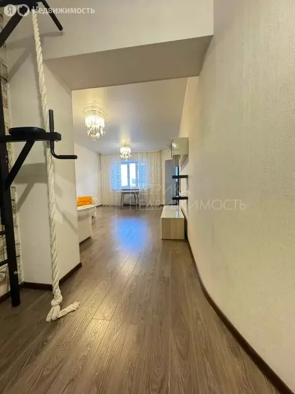 1-комнатная квартира: Тюмень, улица Энергетиков, 16 (55 м) - Фото 1