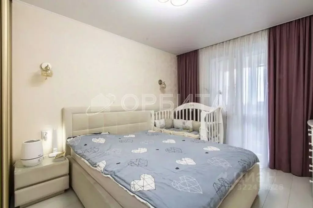 3-к кв. Тюменская область, Тюмень ул. 50 лет Октября, 84 (65.9 м) - Фото 1