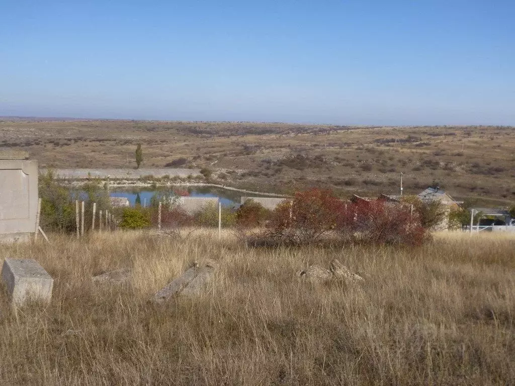 Участок в Крым, Бахчисарайский район, Ароматненское с/пос, с. ... - Фото 1