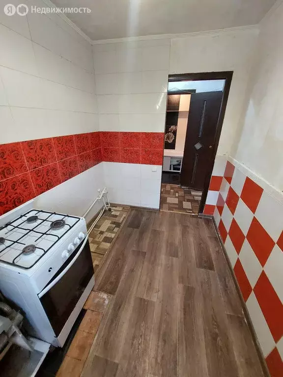 3-комнатная квартира: Новошахтинск, улица Айвазовского, 14 (42.2 м) - Фото 1