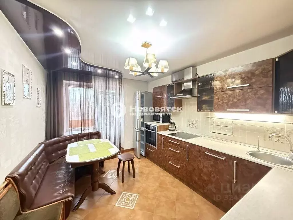 2-к кв. Кировская область, Киров ул. Опарина, 5А (61.4 м) - Фото 1