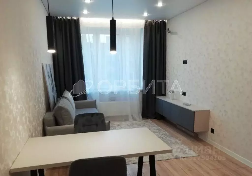1-к кв. Тюменская область, Тюмень Новгородская ул., 20 (38.5 м) - Фото 1