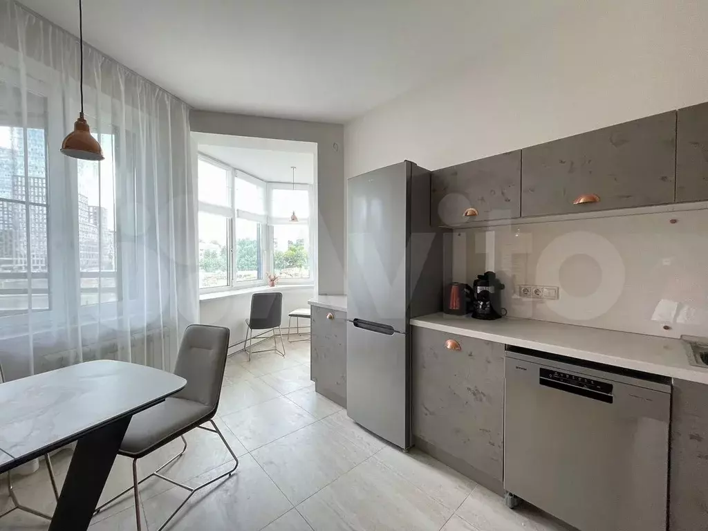 3-к. квартира, 95 м, 3/28 эт. - Фото 0