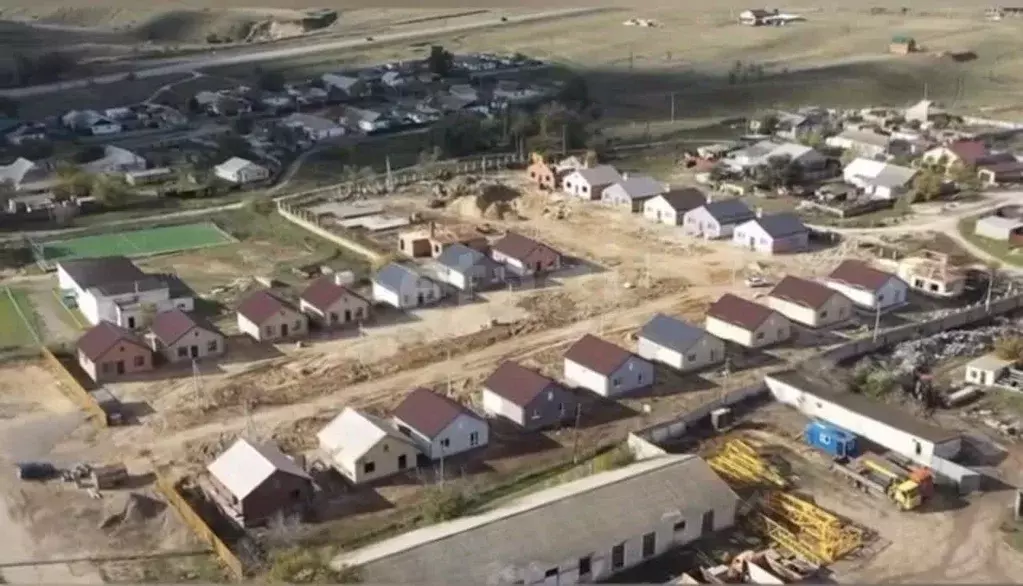 Дом в Калмыкия, Элиста городской округ, пос. Аршан ул. Антрацитовская, ... - Фото 2