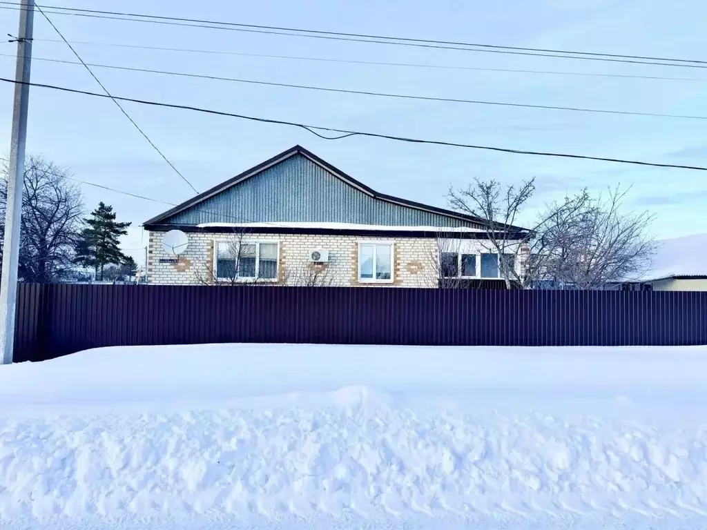 Дом в Оренбургская область, с. Ташла ул. Парковая, 11 (122 м) - Фото 1