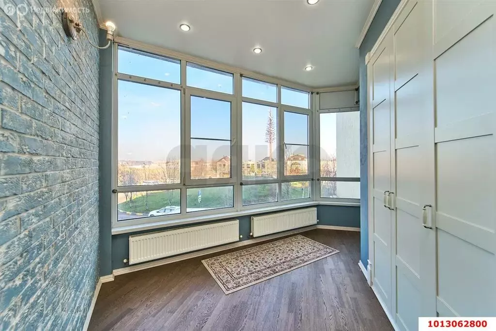 3-комнатная квартира: Краснодар, Баварская улица, 8 (106.4 м) - Фото 1