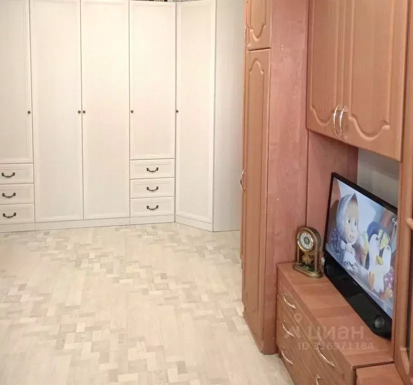 1-к кв. Брянская область, Брянск ул. Есенина, 12 (30.0 м) - Фото 0