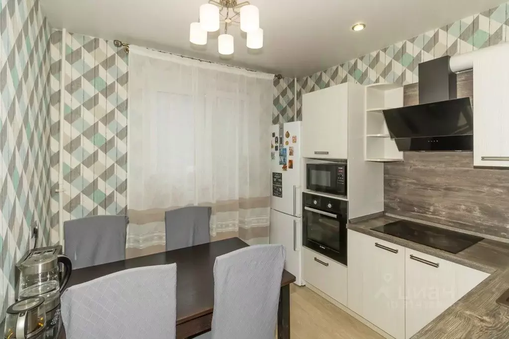 3-к кв. Челябинская область, Челябинск ул. Трашутина, 33 (75.0 м) - Фото 1