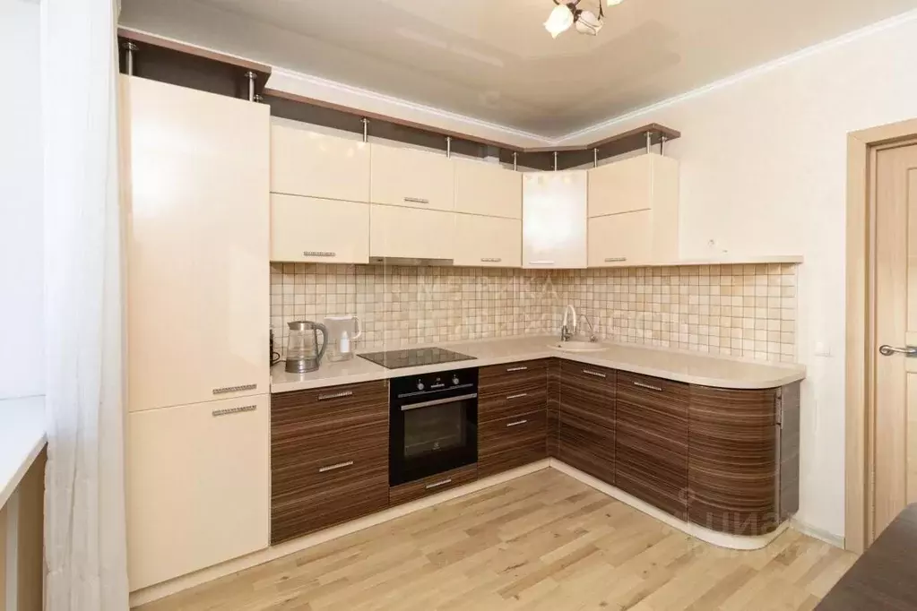 2-к кв. Тюменская область, Тюмень Заречный проезд, 14 (53.6 м) - Фото 1