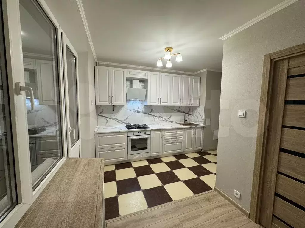 1-к. квартира, 56 м, 1/10 эт. - Фото 1