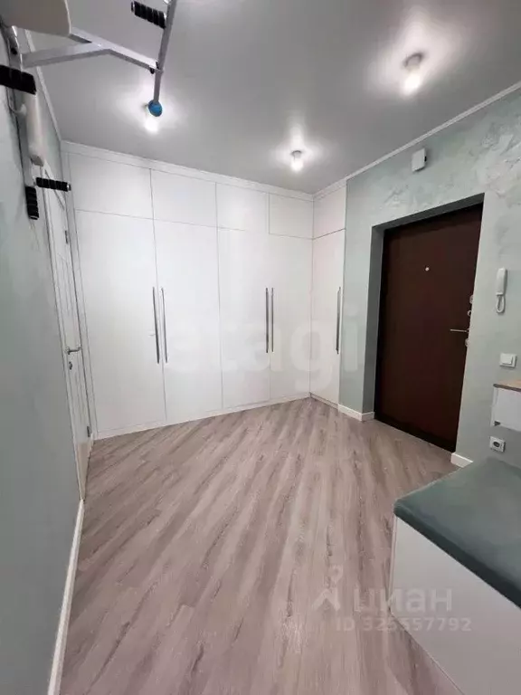 Студия Тюменская область, Тюмень ул. Тимофея Чаркова, 83 (38.2 м) - Фото 1