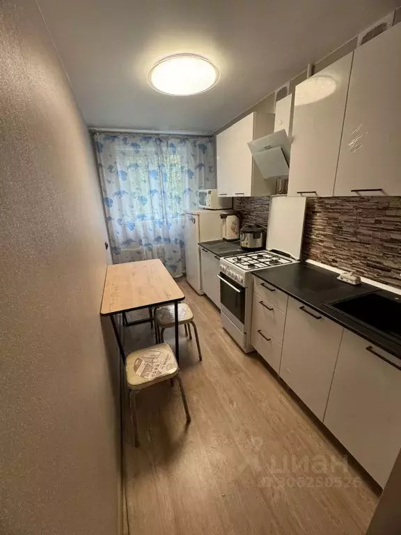 2-к кв. Свердловская область, Екатеринбург ул. Металлургов, 8 (42.0 м) - Фото 1