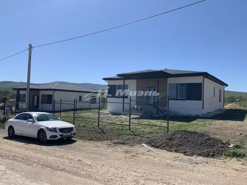 Дом в Крым, Симферопольский район, Добровское с/пос, с. Краснолесье ... - Фото 1