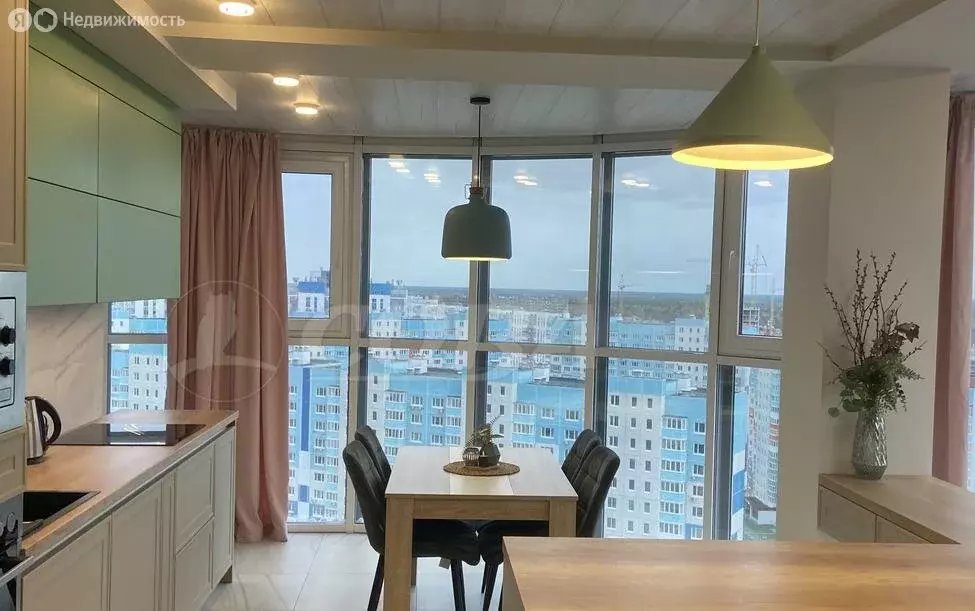 2-комнатная квартира: Тюмень, улица Федюнинского, 64к1 (85 м) - Фото 1