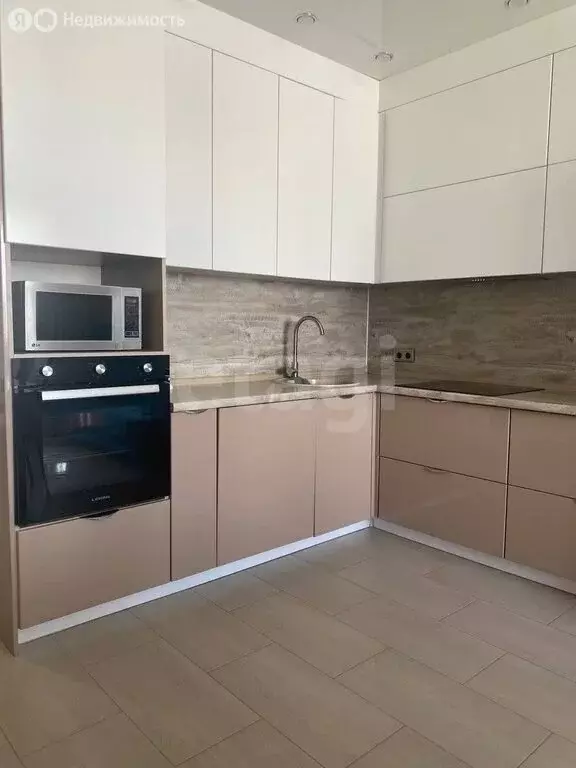 3-комнатная квартира: Тюмень, улица Мельникайте, 144А (80 м) - Фото 2