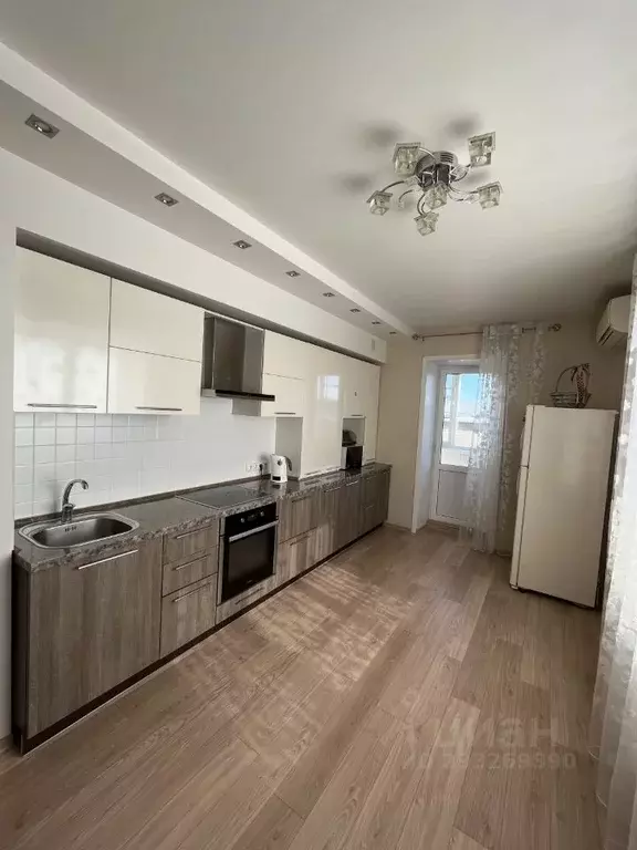 2-к кв. Астраханская область, Астрахань ул. Савушкина, 4к2 (70.0 м) - Фото 2