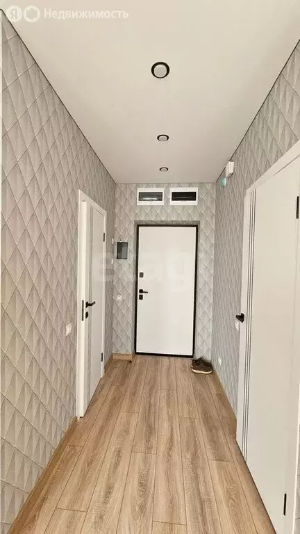 Квартира-студия: Тюмень, улица Тимофея Чаркова, 93 (29.8 м) - Фото 1