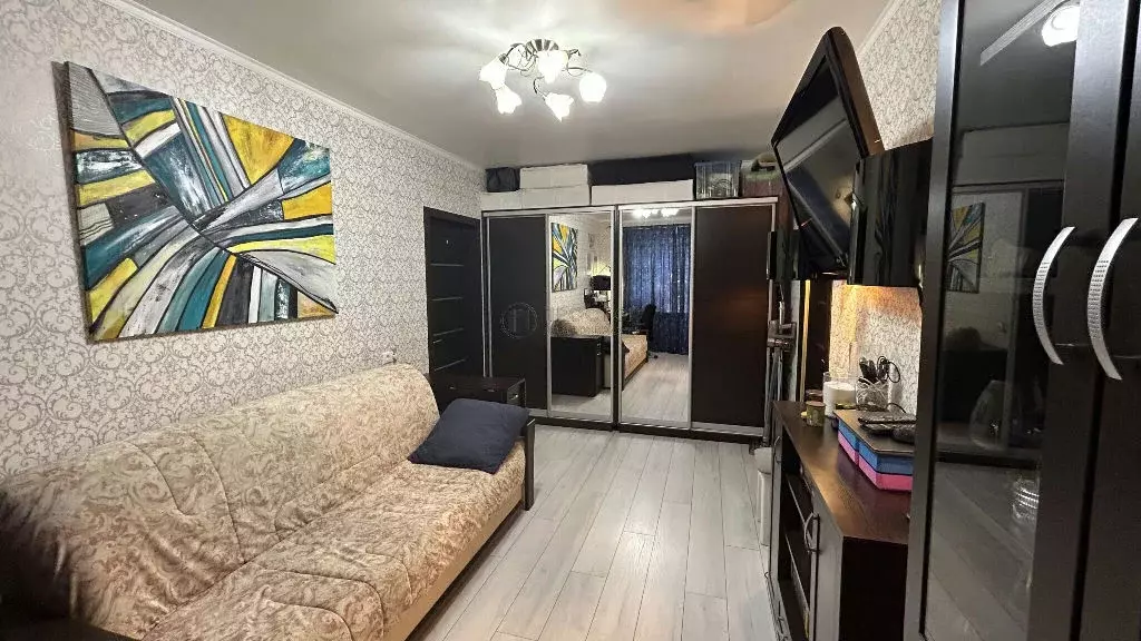 Продается 3-комнатная квартира - Фото 1