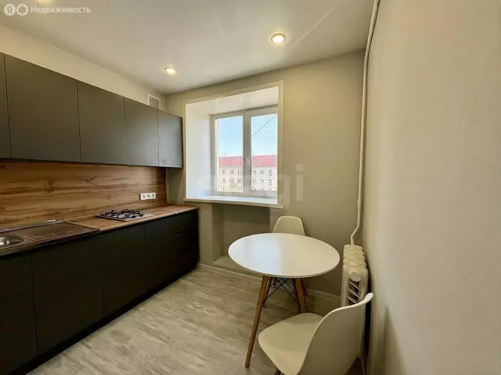2-комнатная квартира: Тюмень, улица Мельникайте, 95А (45 м) - Фото 1