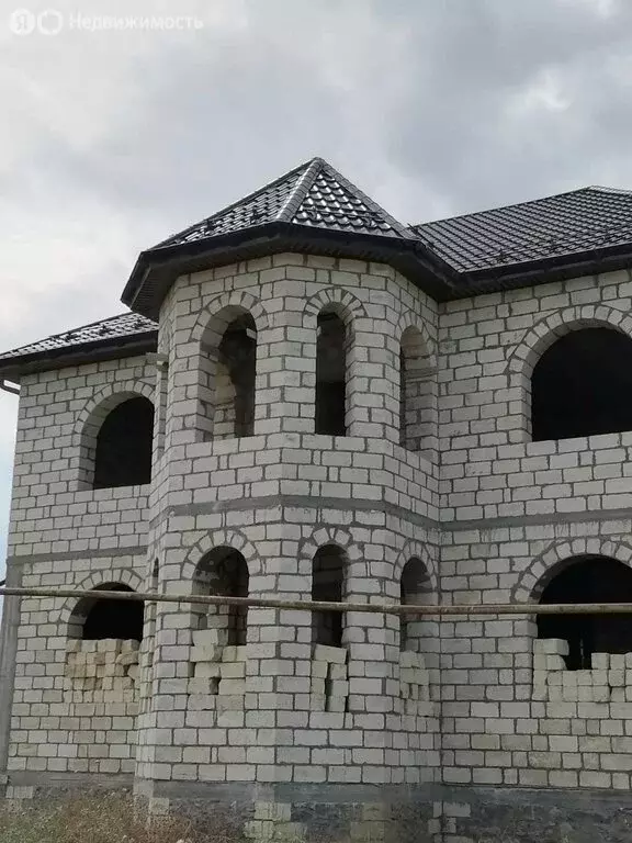 Дом в Дагестанские Огни, улица Гульшад Омаровой (280 м) - Фото 1
