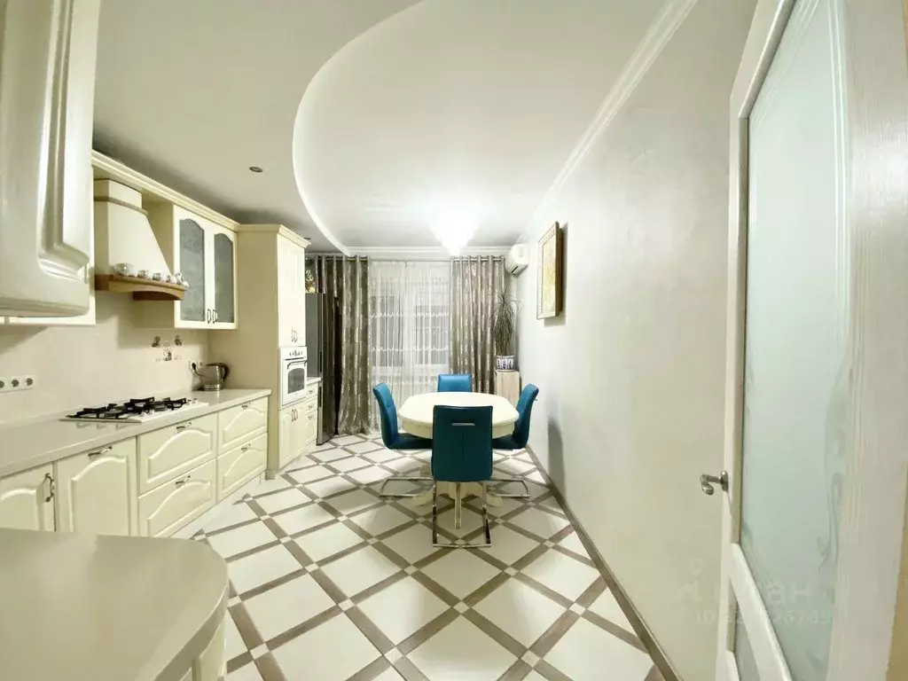 2-к кв. Астраханская область, Астрахань ул. Сен-Симона, 48к1 (90.8 м) - Фото 1