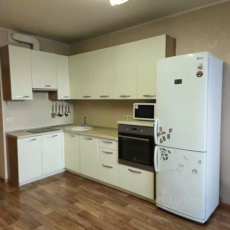 1-к кв. Хакасия, Абакан ул. Кирова, 120к2 (55.1 м) - Фото 0