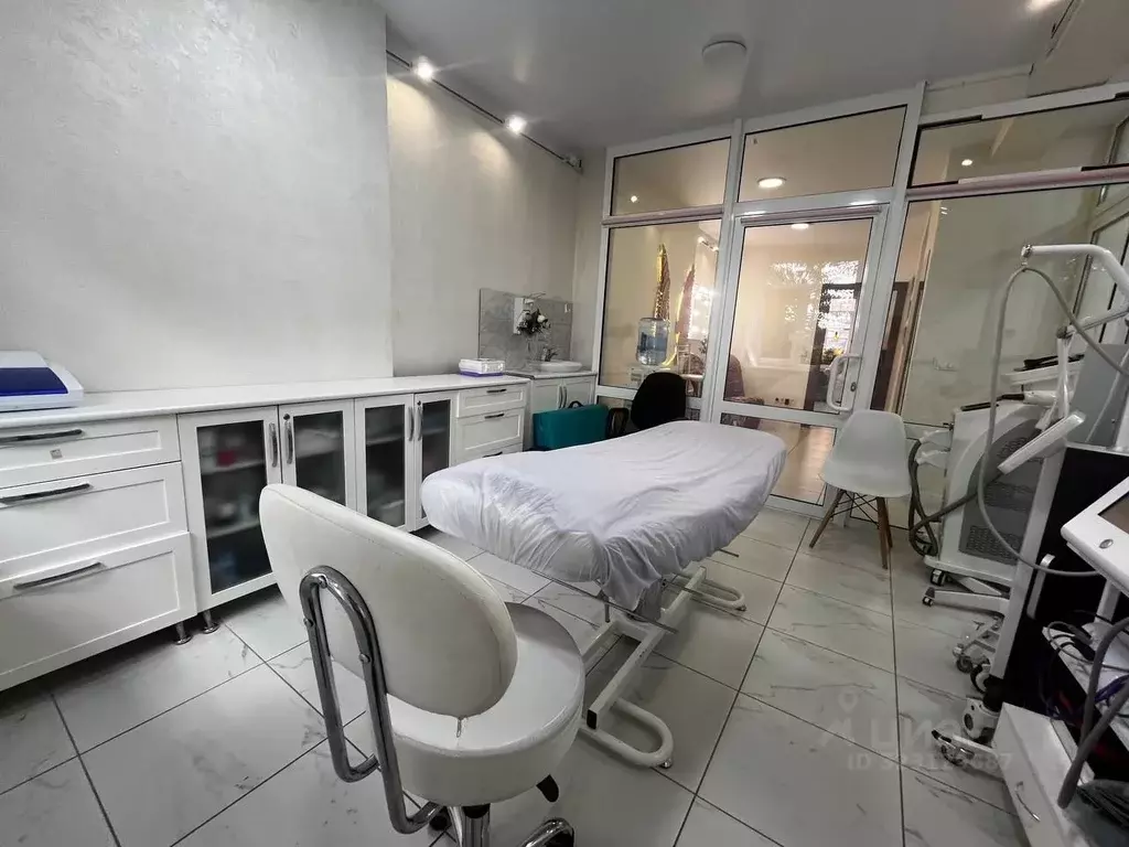 Помещение свободного назначения в Удмуртия, Ижевск ул. Максима ... - Фото 1