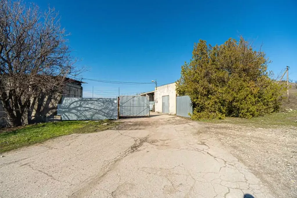 Склад в Крым, Бахчисарайский район, с. Красный Мак ул. Бахчисарайская, ... - Фото 1