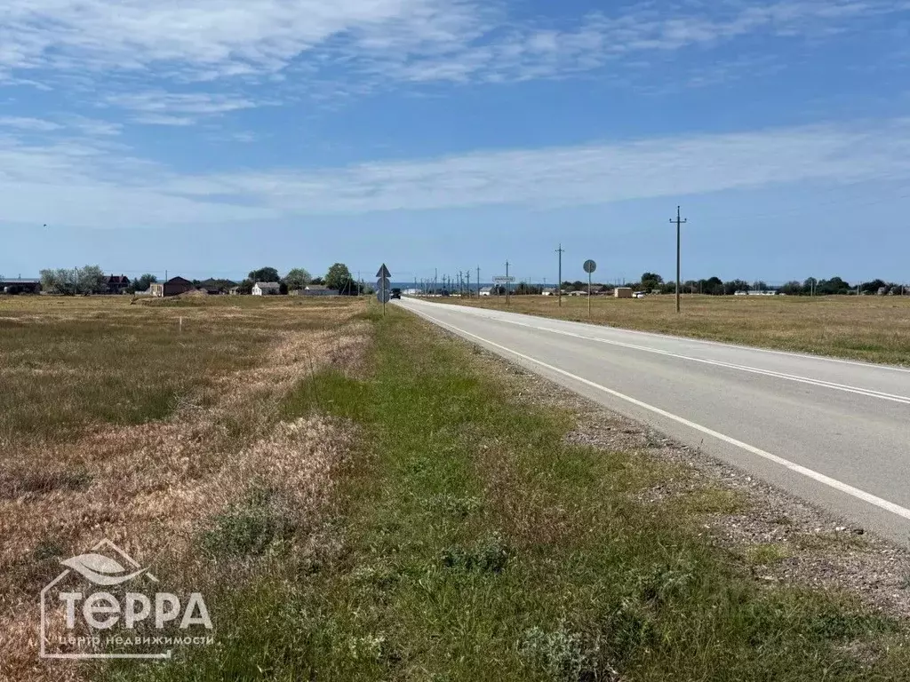 Участок в Крым, Черноморский район, Окуневское с/пос, с. Знаменское ... - Фото 2