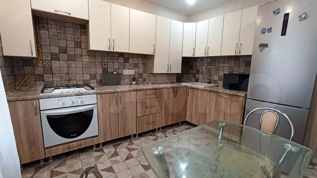 2-к. квартира, 60 м, 1/9 эт. - Фото 1