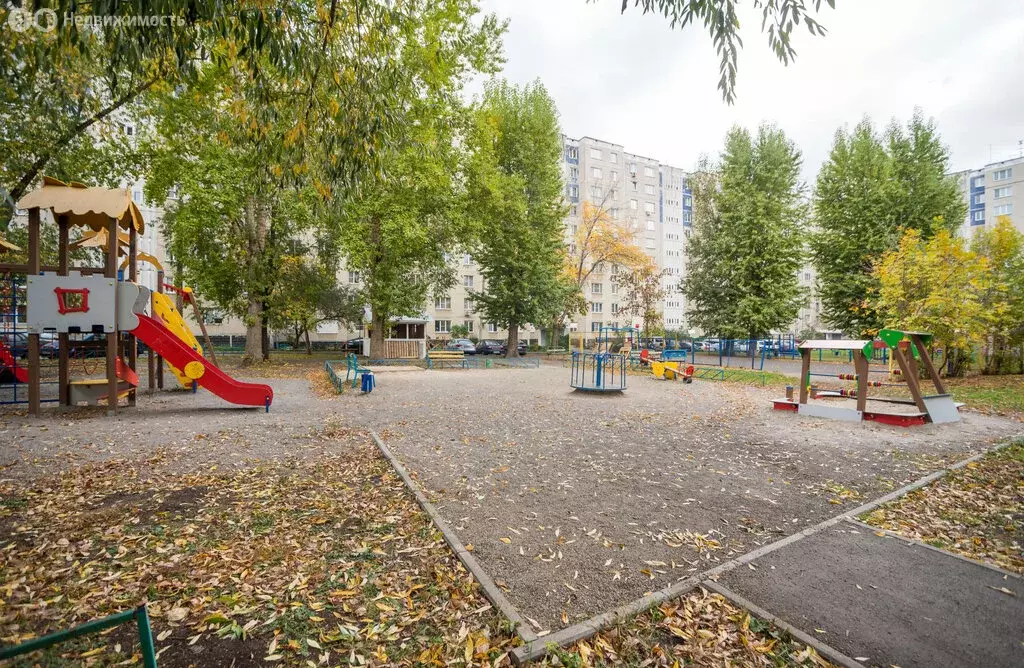 3-комнатная квартира: Челябинск, улица Братьев Кашириных, 110 (65.2 м) - Фото 0