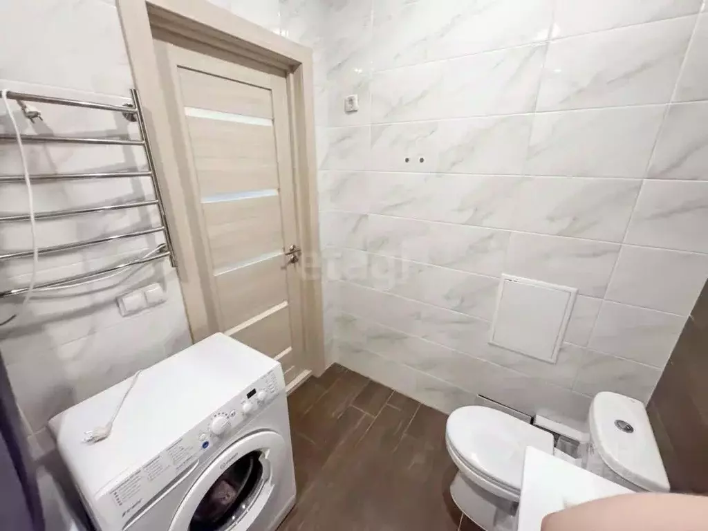 1-к кв. Тюменская область, Тюмень ул. Пожарных и Спасателей, 5к1 (36.1 ... - Фото 0