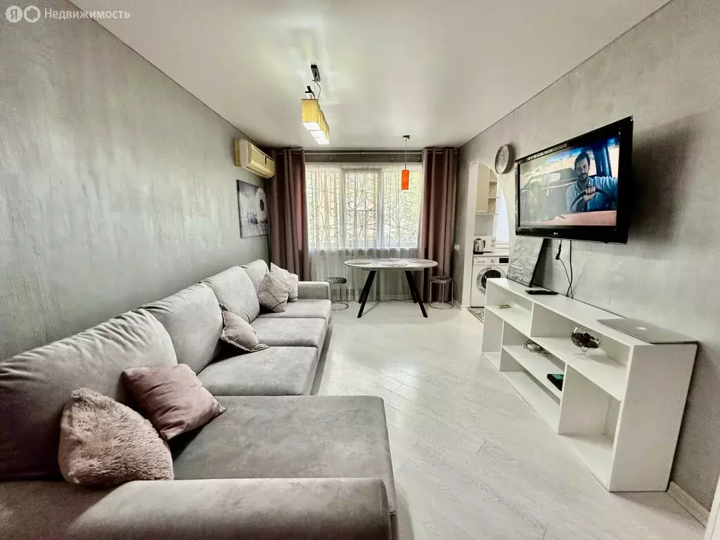 3-комнатная квартира: Хабаровск, улица Шеронова, 50 (60 м) - Фото 1