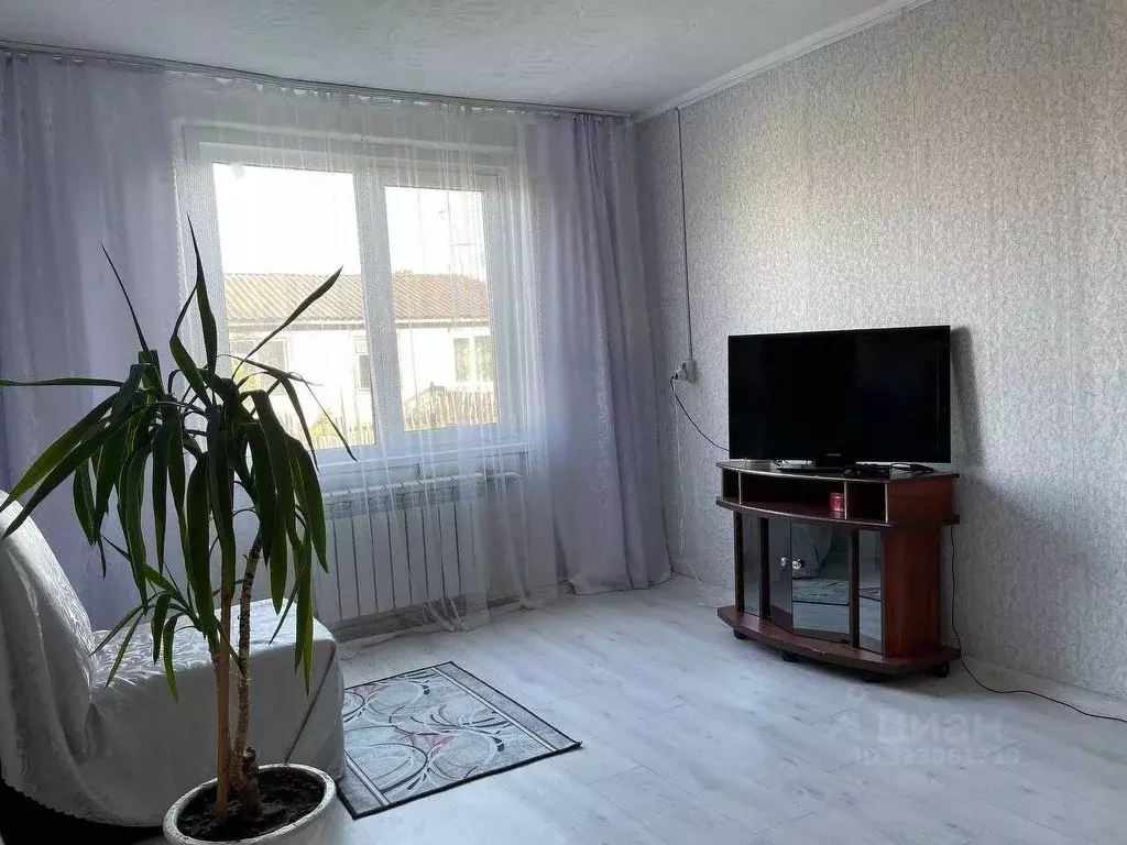 2-к кв. Хакасия, Абакан ул. Баландиной, 33 (39.5 м) - Фото 1