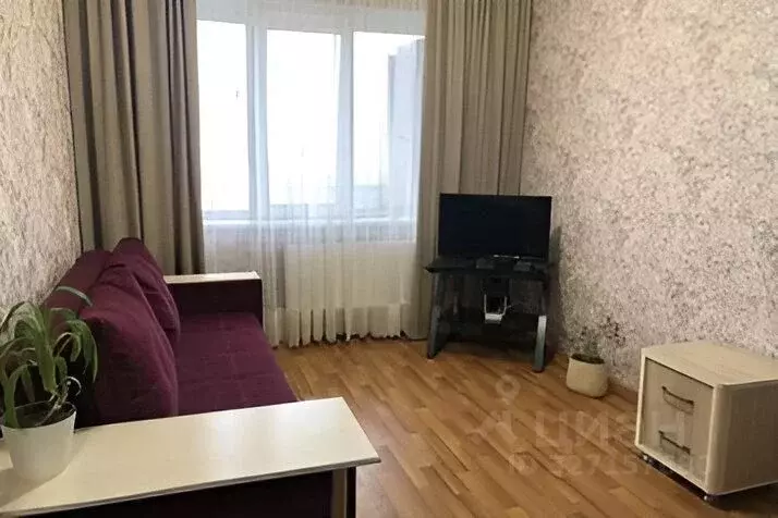 1-к кв. Татарстан, Елабуга 4/5 мкр, ул. Автомобилистов, 4 (35.0 м) - Фото 1