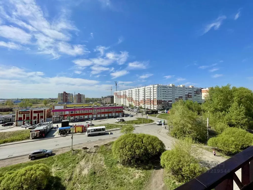 3-к кв. Омская область, Омск ул. Завертяева, 13 (84.0 м) - Фото 0