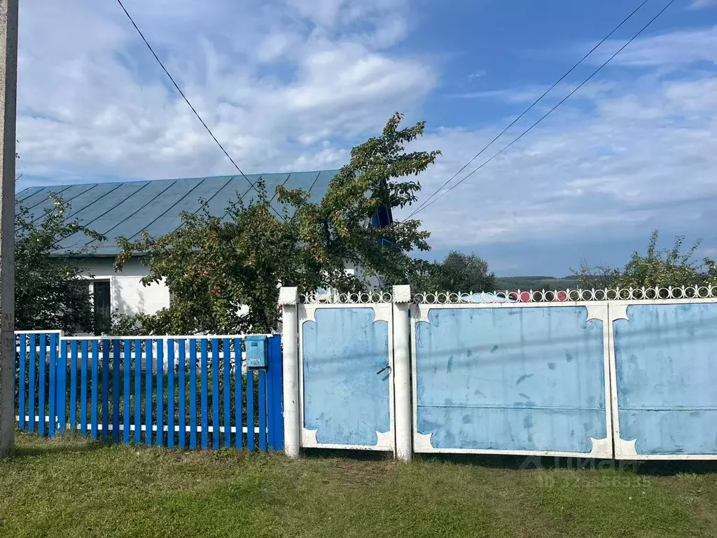 Дом в Башкортостан, Мечетлинский район, с. Большеустьикинское ул. ... - Фото 1