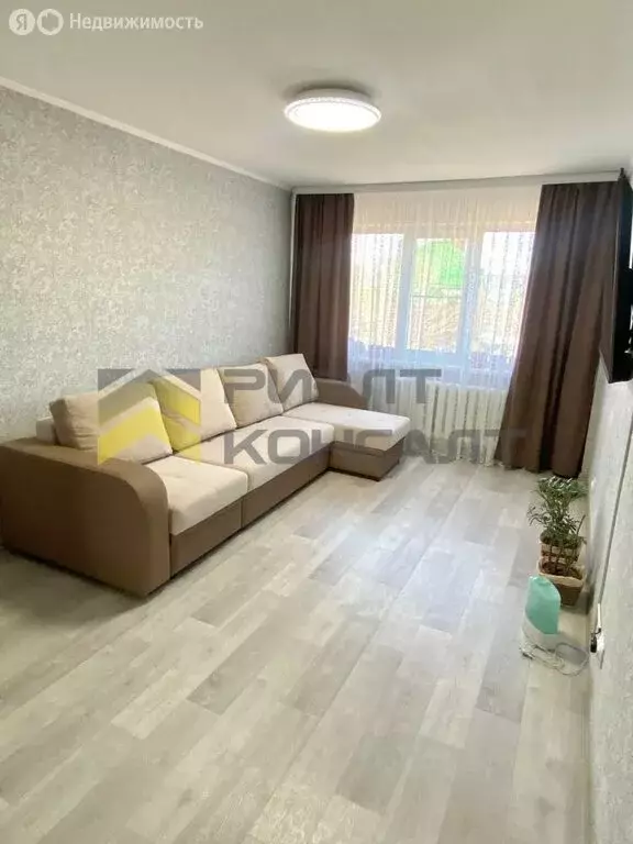 3-комнатная квартира: Омск, Краснознамённая улица, 21В (62 м) - Фото 1