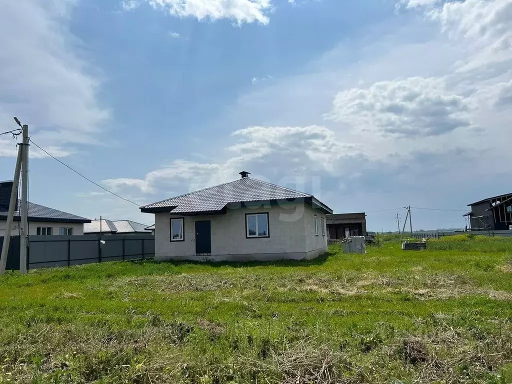 Дом в Башкортостан, Стерлитамакский район, Отрадовский сельсовет, с. ... - Фото 1