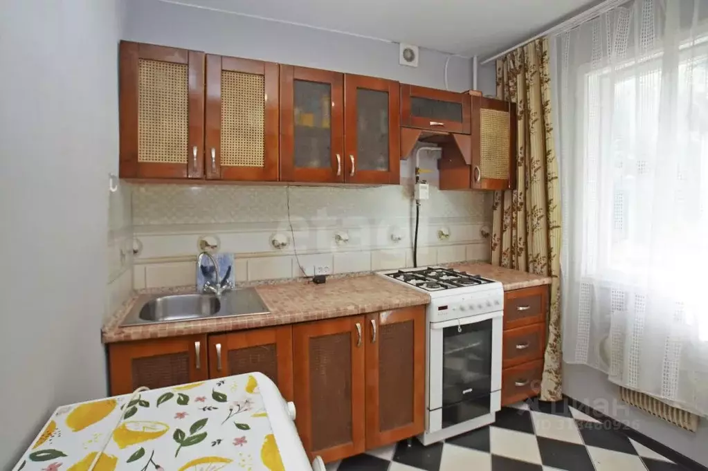2-к кв. Омская область, Омск ул. 75-й Гвардейской Бригады, 20А (47.5 ... - Фото 0