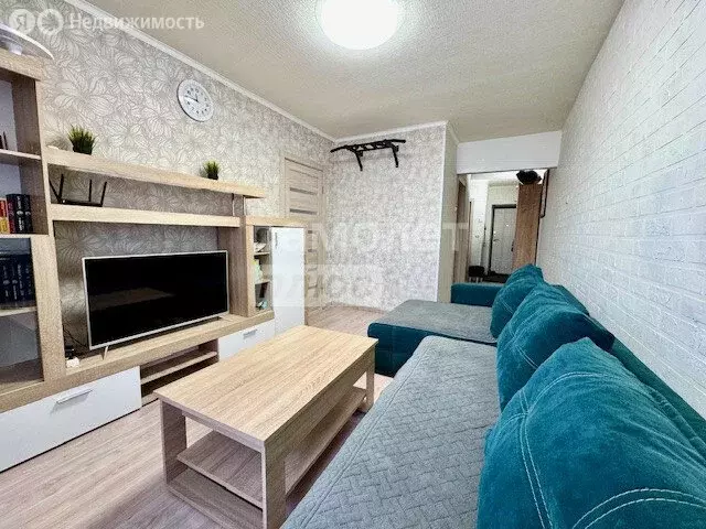 3-комнатная квартира: Ижевск, улица Коммунаров, 192 (48.4 м) - Фото 2