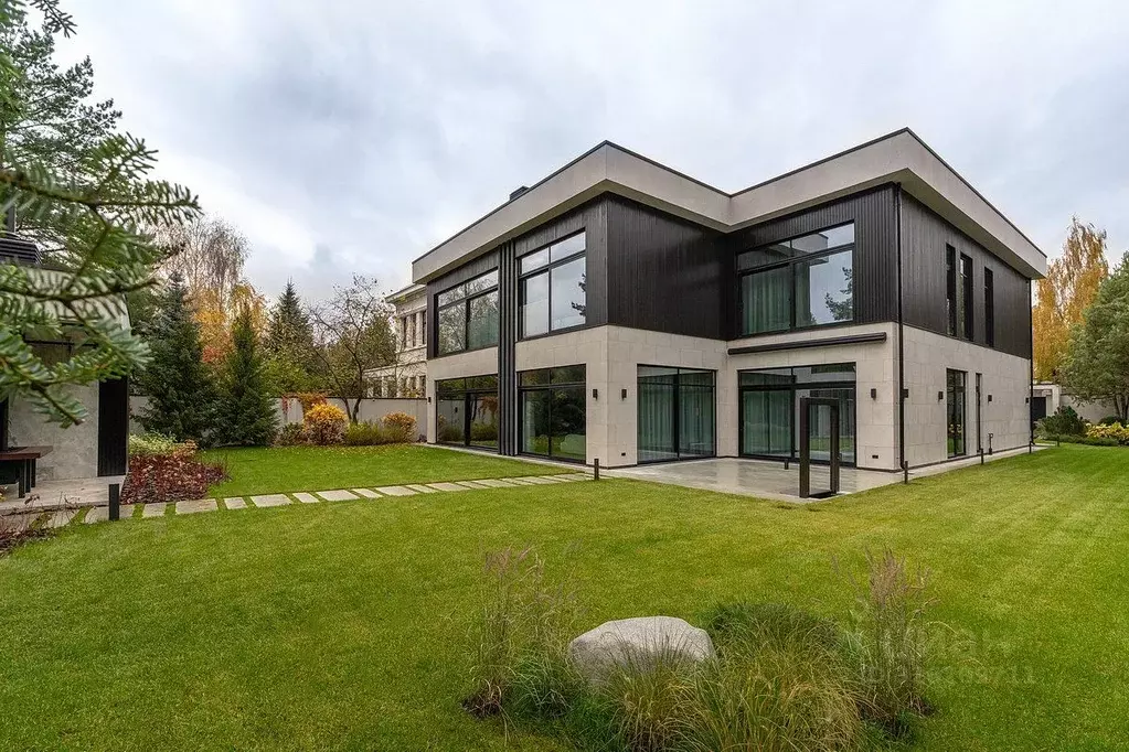 Коттедж в Московская область, Одинцовский городской округ, д. Жуковка, ... - Фото 1