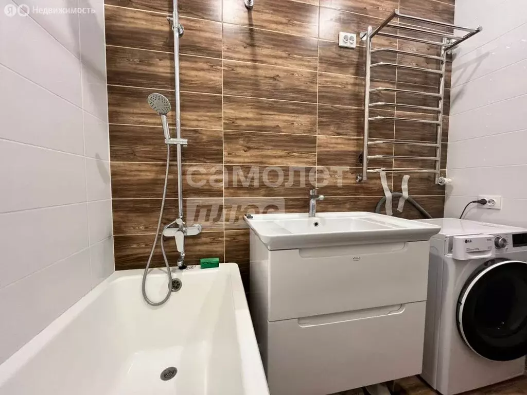 3-комнатная квартира: Пенза, улица Антонова, 15 (100 м) - Фото 1