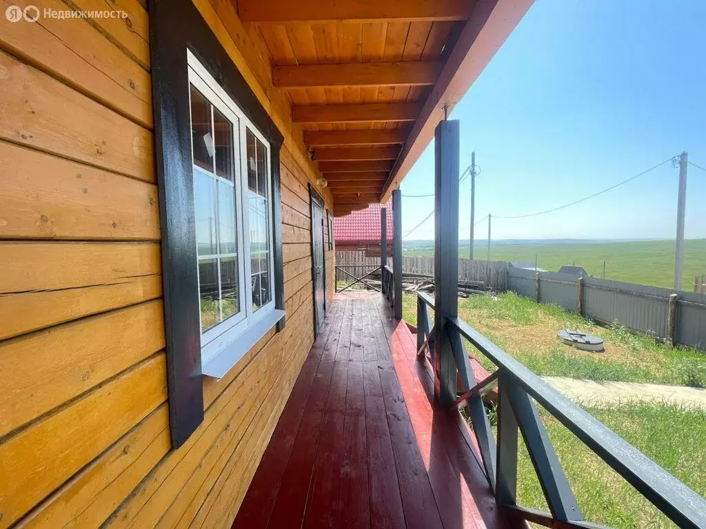 Дом в село Урик, улица Льва Толстого (160 м) - Фото 1