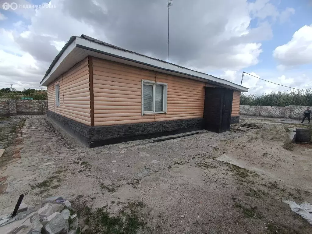 Дом в Светлоярский район, посёлок Кирова, Топольковая улица (158.7 м) - Фото 1