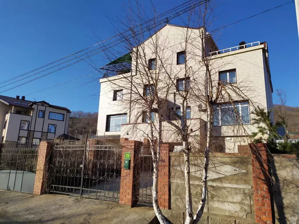 Дом в Приморский край, Владивосток Яблоневая ул., 29 (328 м) - Фото 0