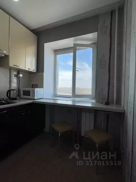 2-к кв. Омская область, Омск наб. Иртышская, 12 (47.0 м) - Фото 0