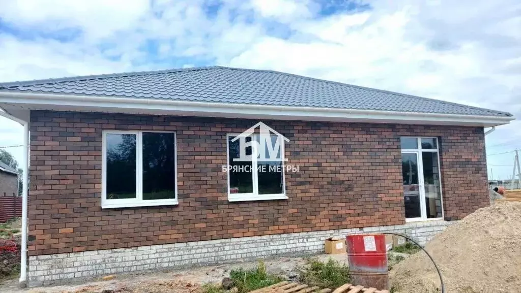 Дом в Брянская область, Брянский район, Отрадненское с/пос, с. ... - Фото 1