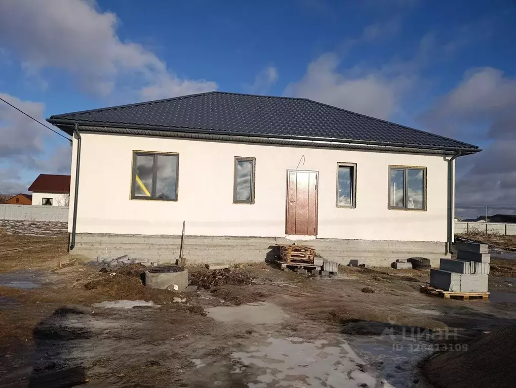 Дом в Омская область, Омский район муниципальный округ, пос. ... - Фото 1